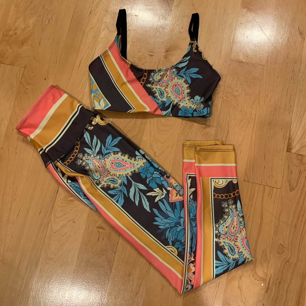 Free People Movement Onzie graphic yoga 2pc set size Small NEW